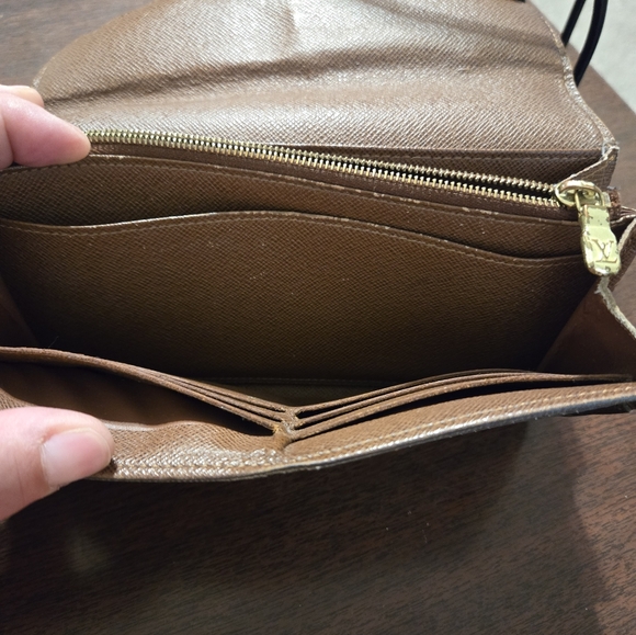 Authentic Louis Vuitton luxurious long monogram wallet in great condition - Picture 10 of 16